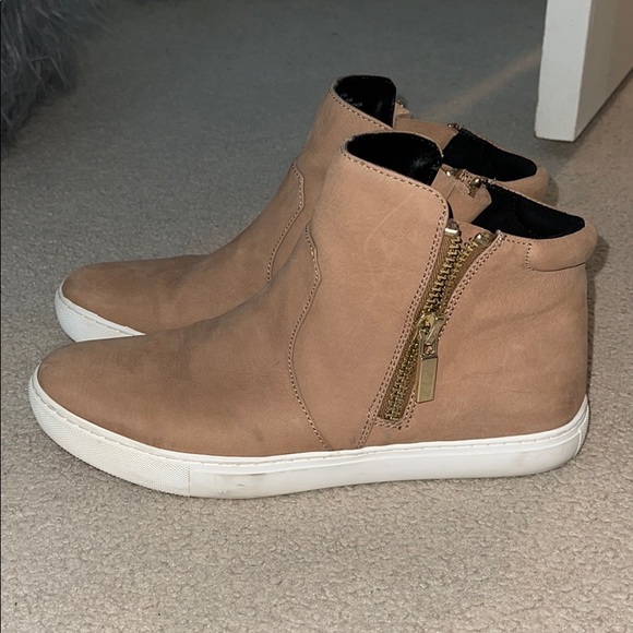 Women’s Kenneth Cole Sneaker - Picture 6 of 10